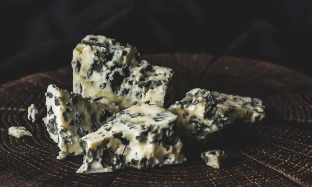 danish blue cheese chunks similar to gorgonzola cheese
